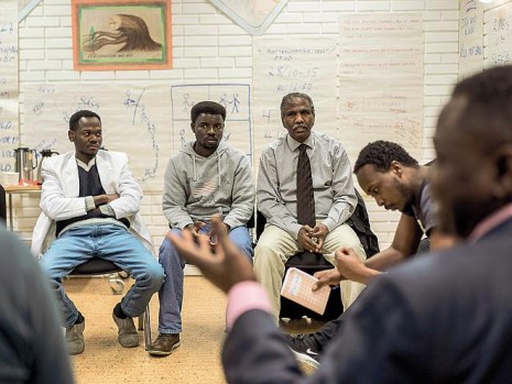 Rifugiati sudanesi partecipano a un corso sulla parità di genere in Norvegia 