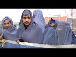 In una parola /  Il burqa che indossiamo noi uomini
